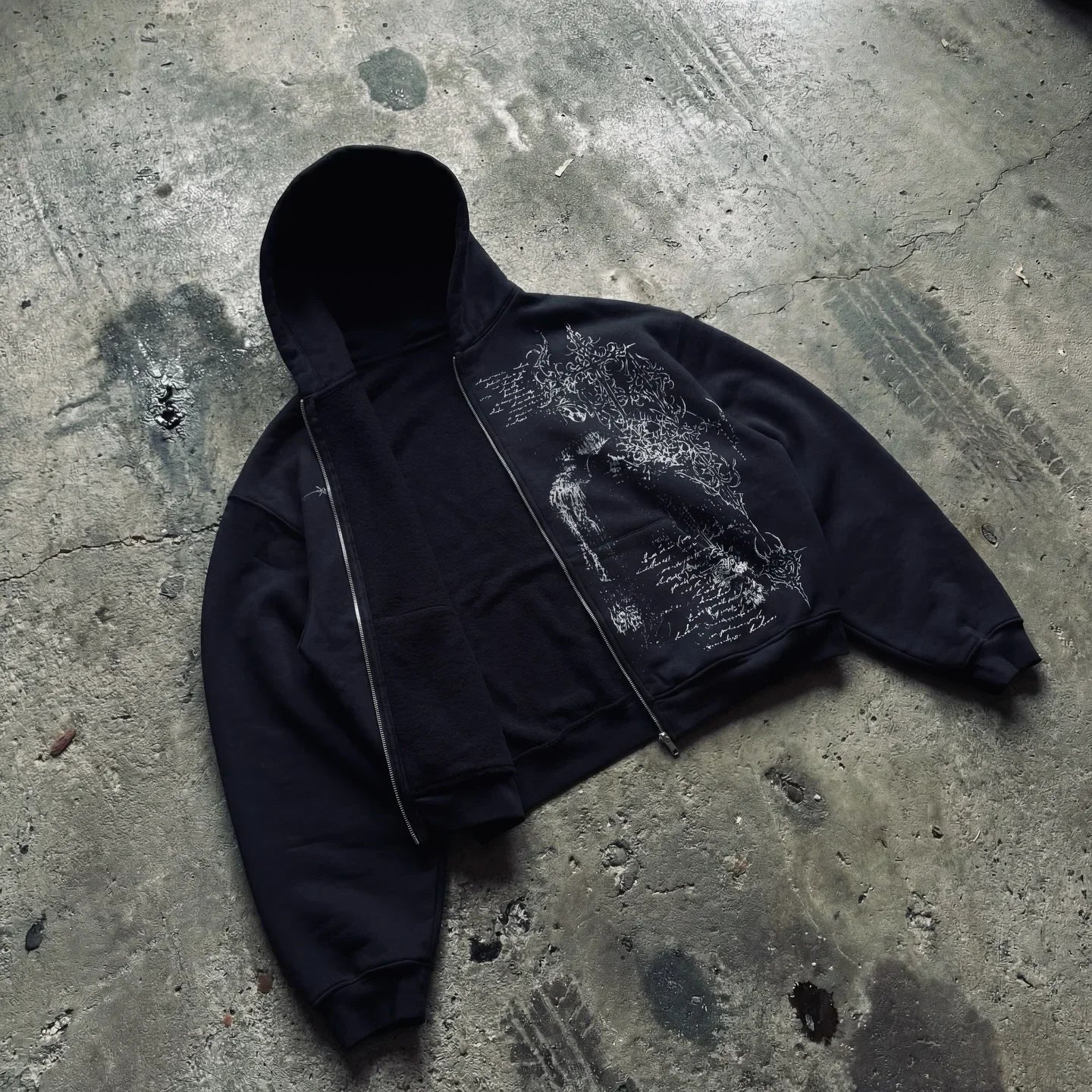 Y2K Fashion Harajuku Gothic Zip Up Hoodie Men Women Minimalist Graffiti Print Oversized Unisex Fit Sweatshirt Streetwear